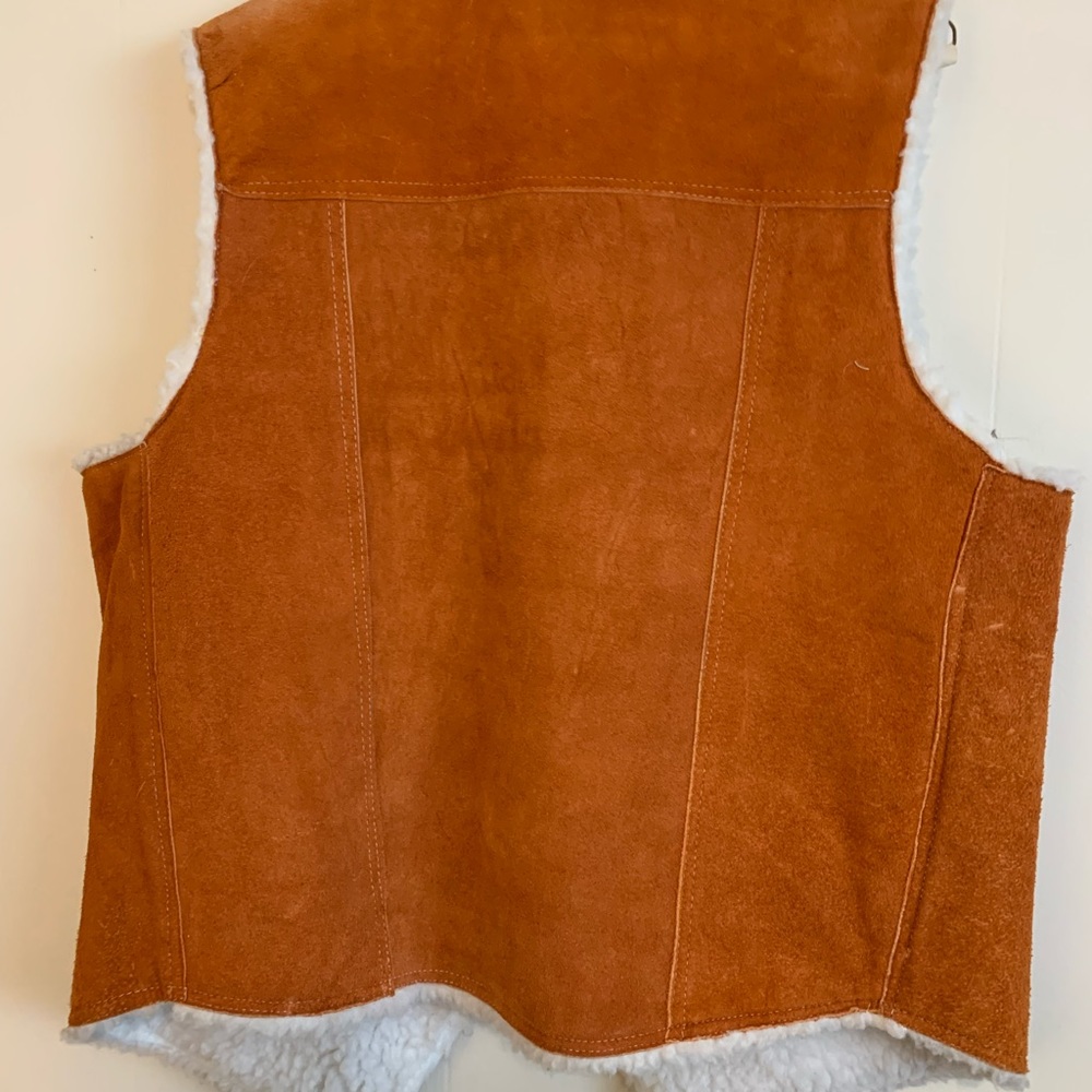 Men’s leather vest - size: 46.  Three pockets.  100% polyester lining.